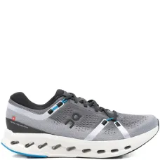 Кроссовки с логотипом