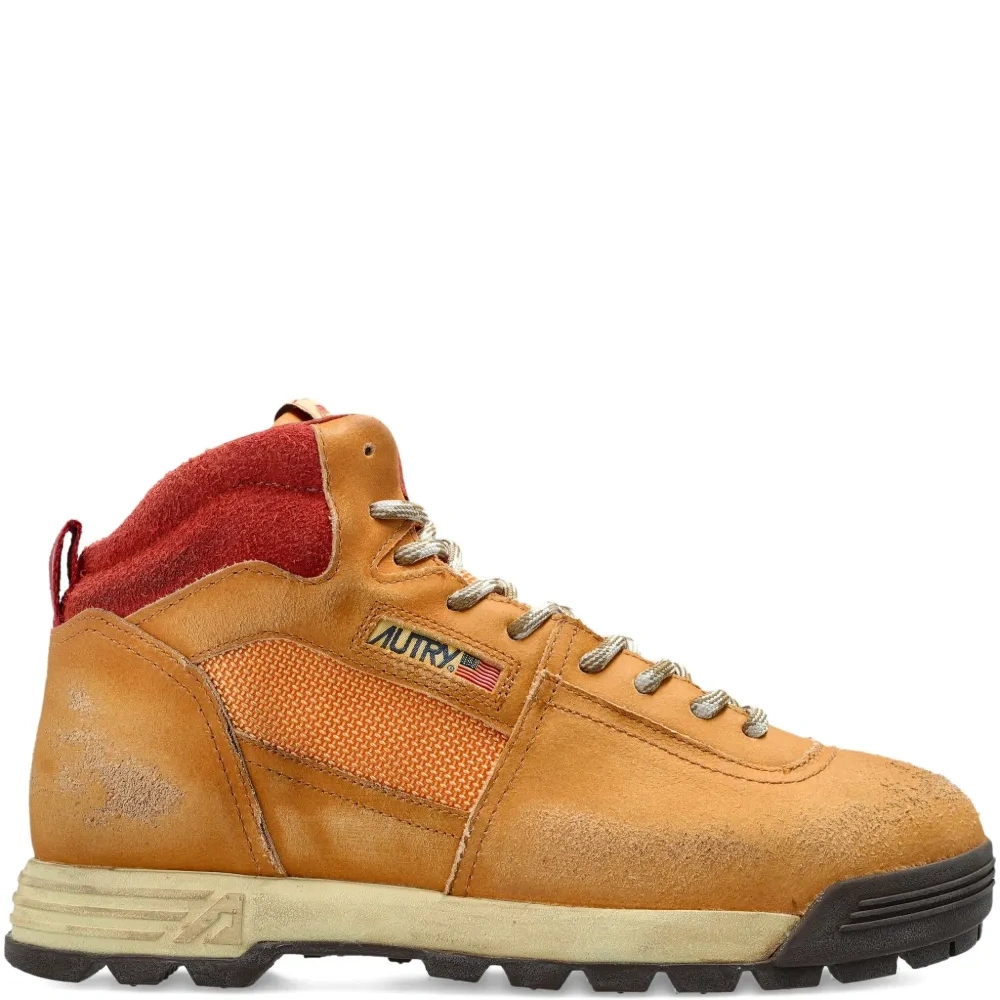 Высокие кроссовки на шнуровке