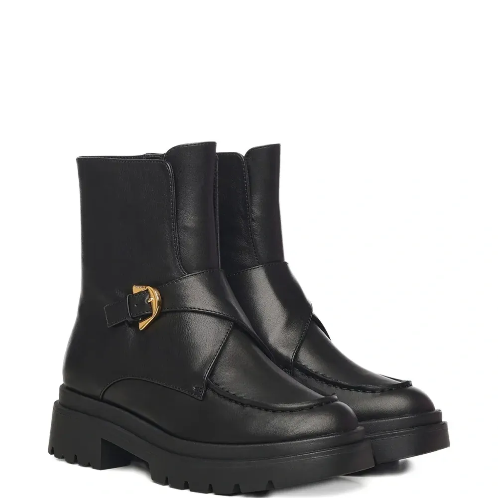 Кожаные сапоги с ремешком и пряжкой, каблук 35 мм