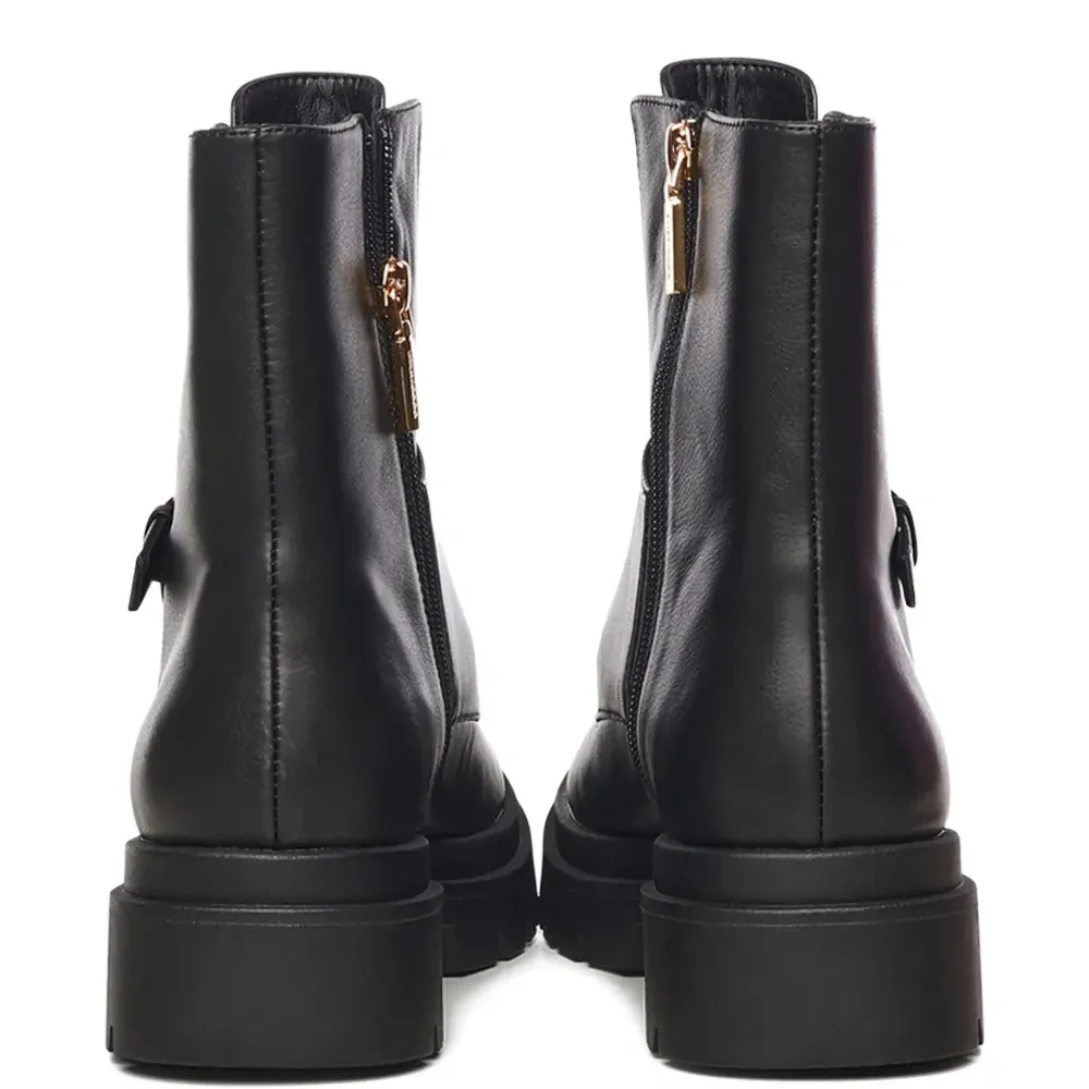 Кожаные сапоги с ремешком и пряжкой, каблук 35 мм