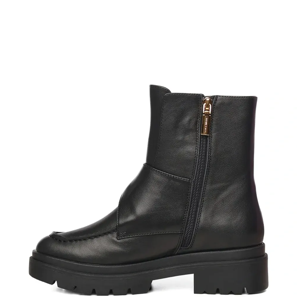 Кожаные сапоги с ремешком и пряжкой, каблук 35 мм