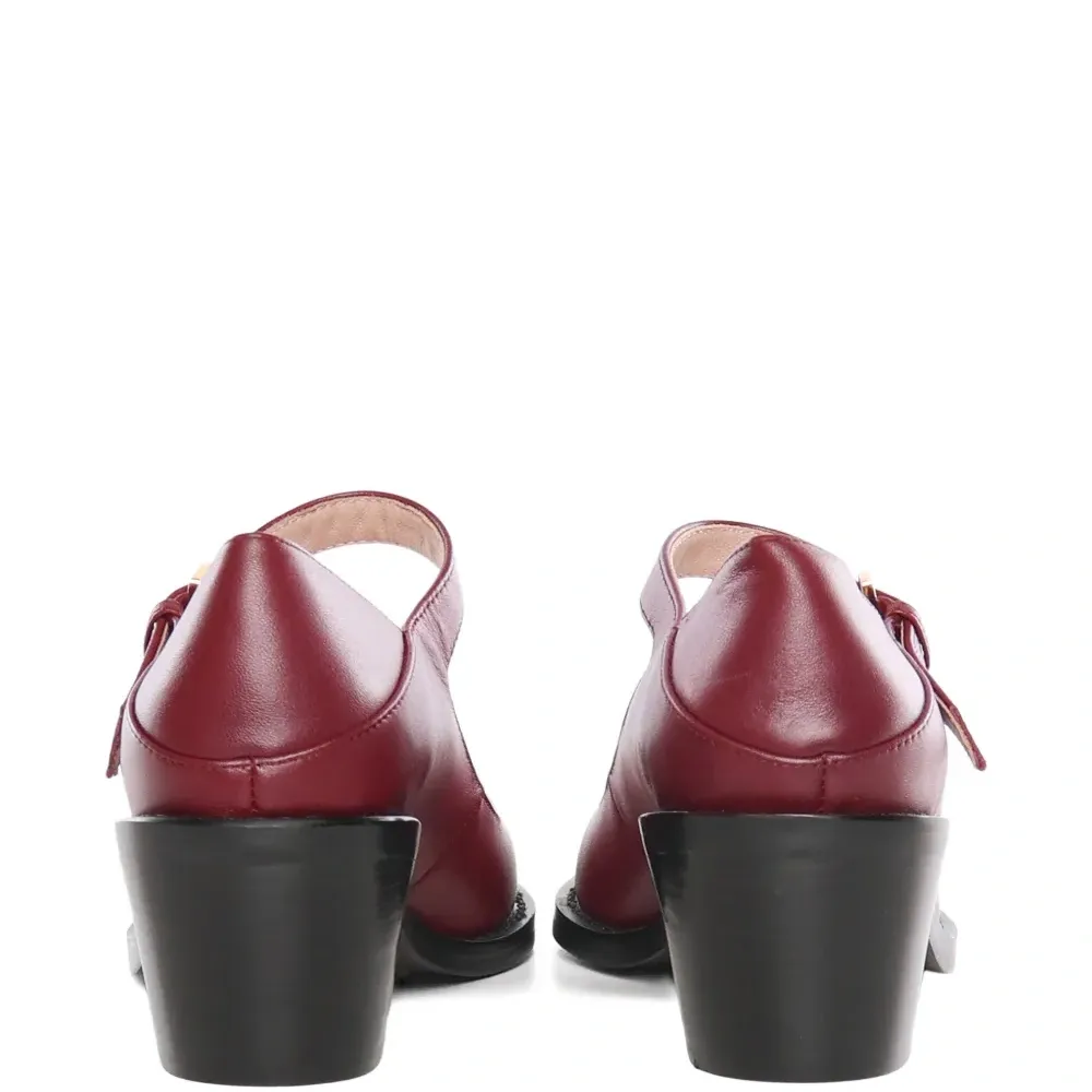 Кожаные туфли на ремешке с пряжкой