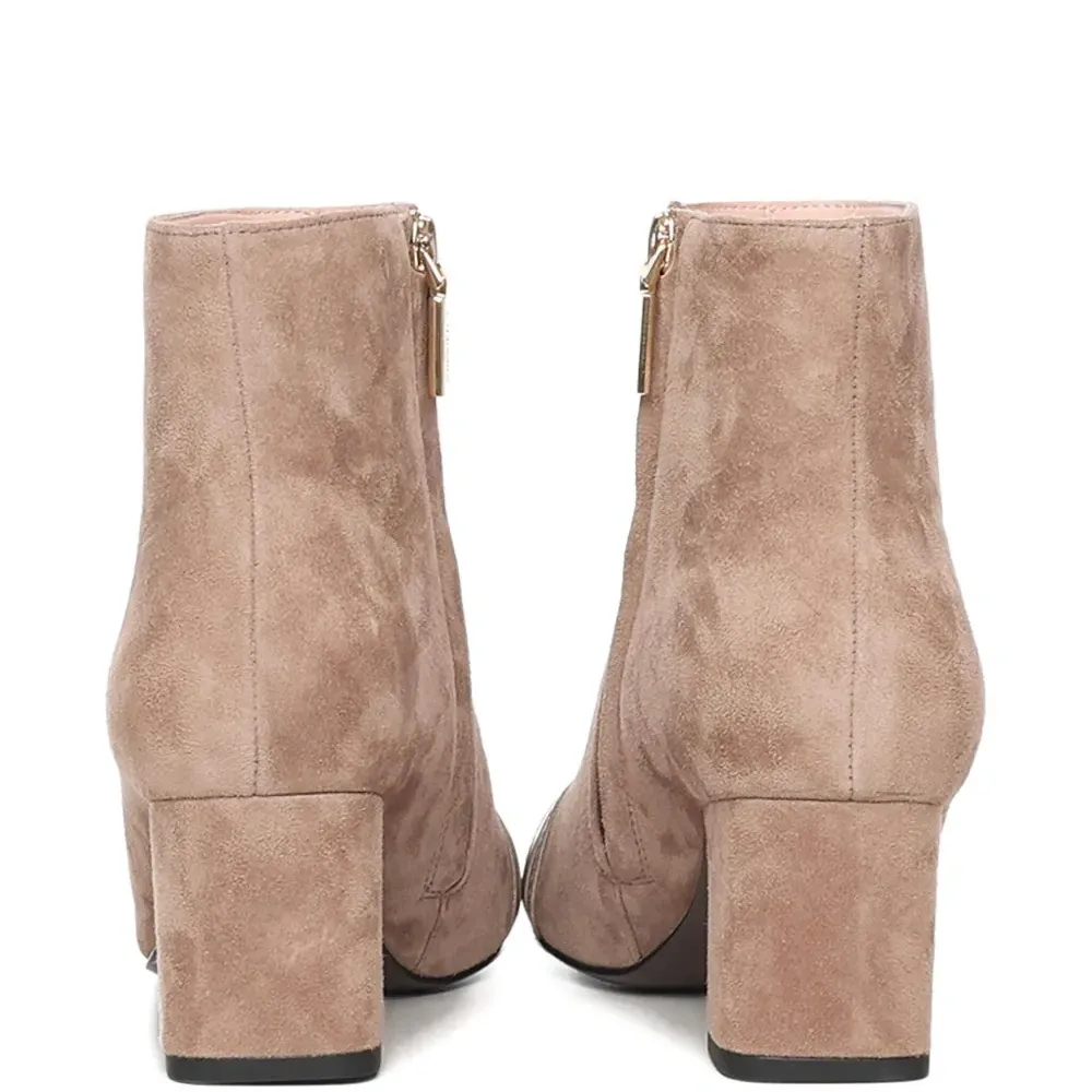 Ботинки с ремешком и пряжкой Ботинки с ремешком и пряжкой