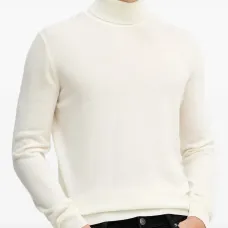 Свитер с высоким воротником и логотипом