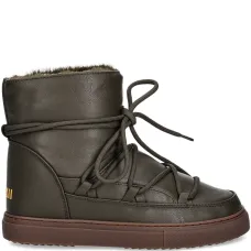 Сапоги с вышитым логотипом