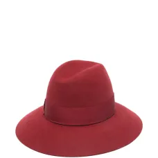 Фетровая шляпа с отделкой лентой