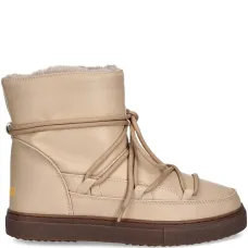 Сапоги с вышитым логотипом