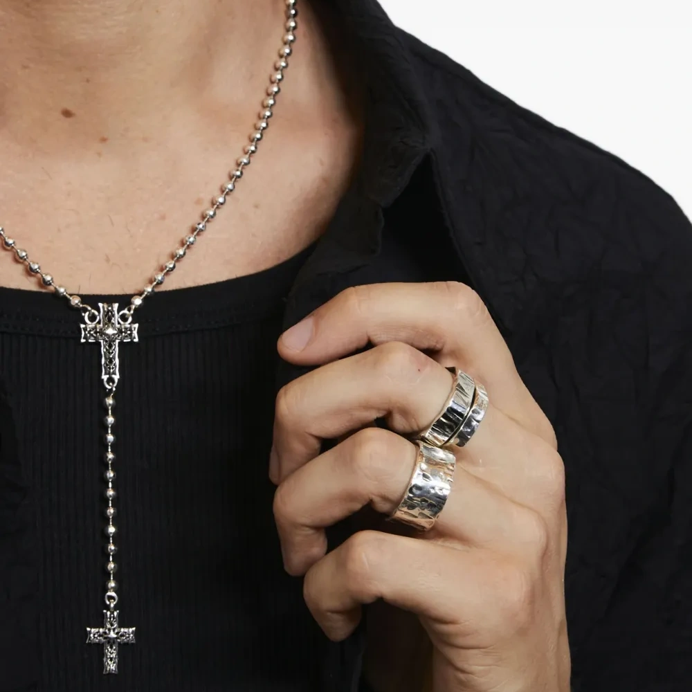 Кольцо с эффектом чеканки