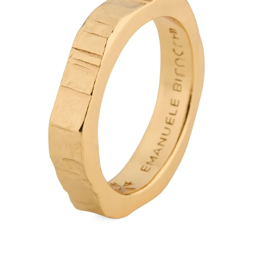 Кольцо с эффектом чеканки