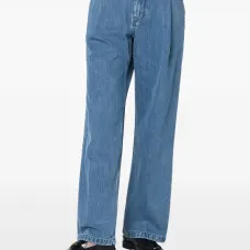 Джинсы с нашивкой