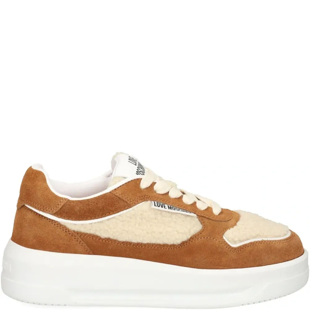 Кроссовки на шнуровке