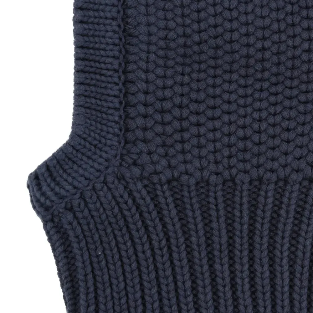 Вязаная шапка в рубчик