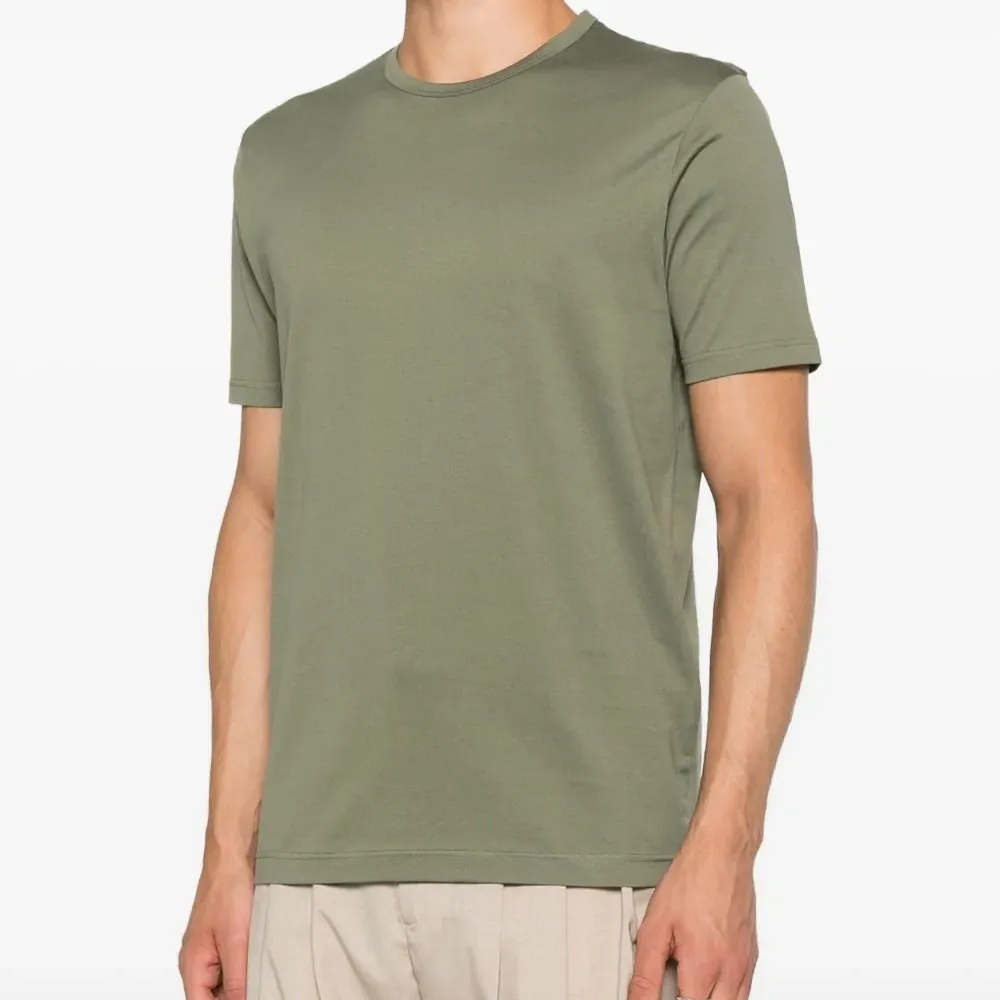 Футболка с круглым вырезом