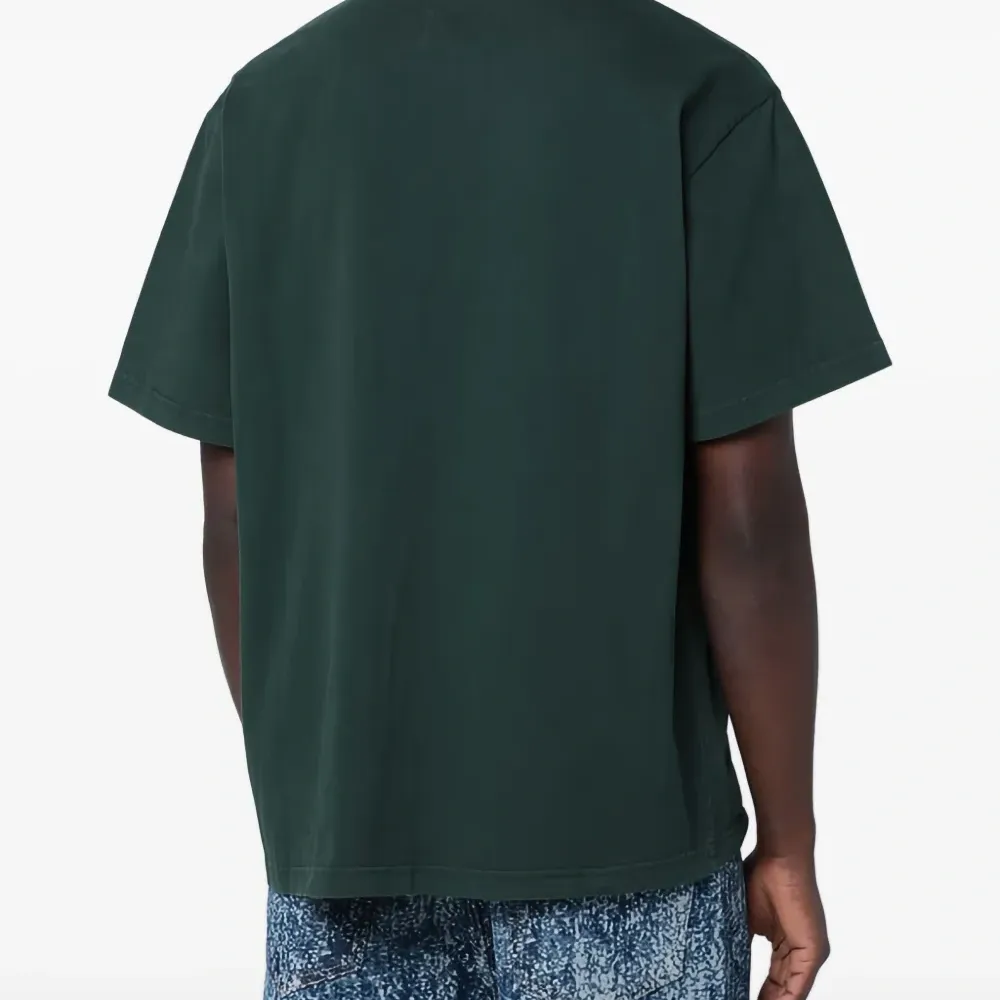 Футболка с вышитым логотипом