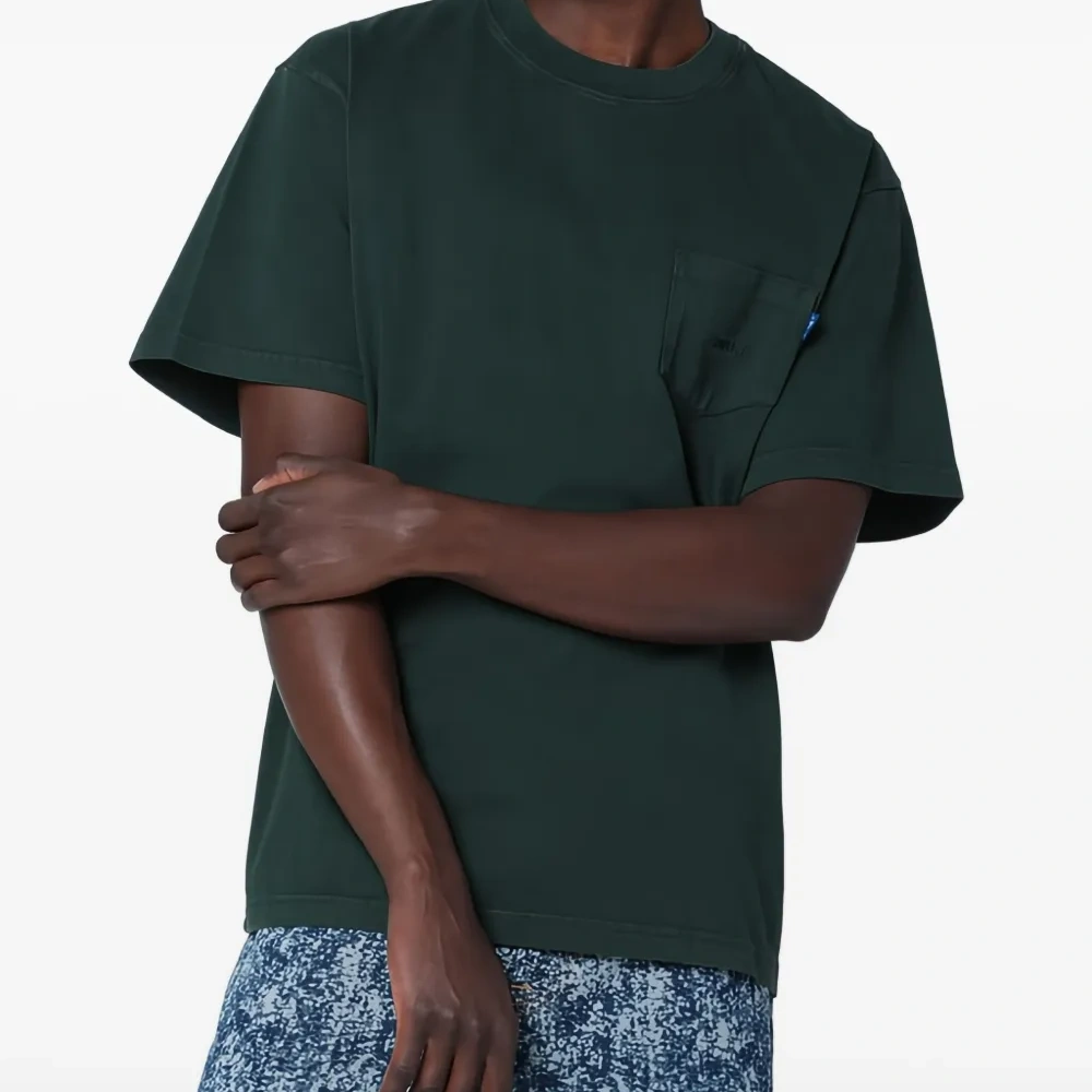 Футболка с вышитым логотипом