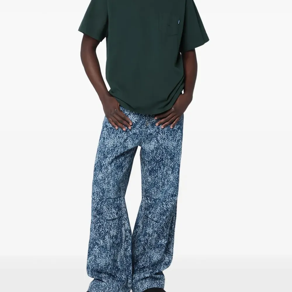 Футболка с вышитым логотипом