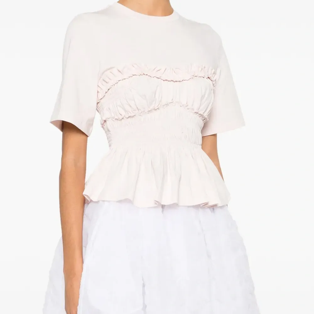 Футболка Vilde с оборками и сборкой