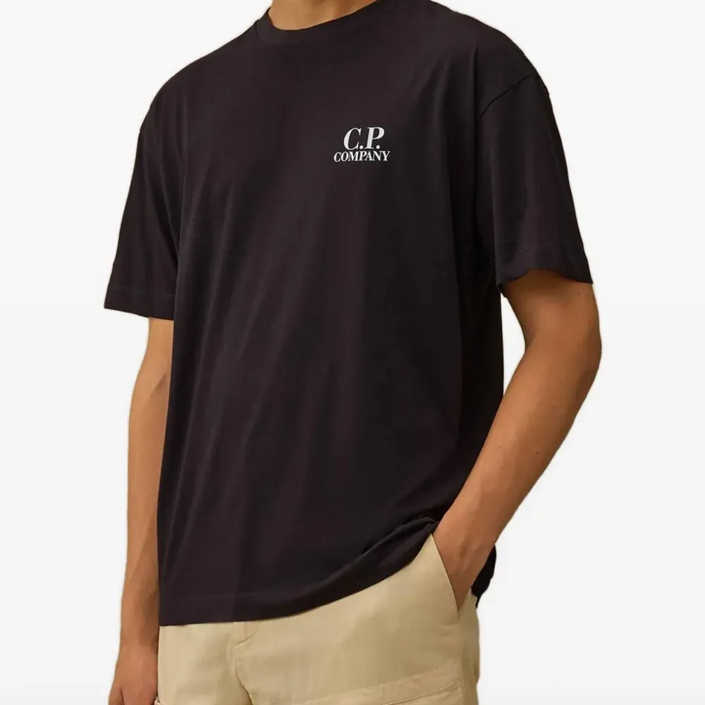 Футболка с круглым вырезом