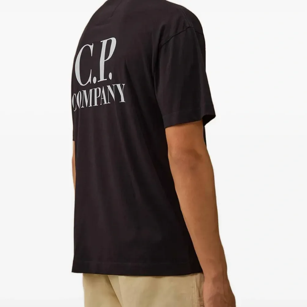 Футболка с круглым вырезом