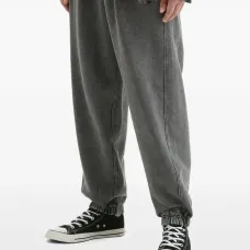 Спортивные брюки с вышитым логотипом