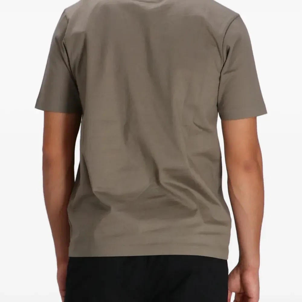 Футболка с графичным принтом