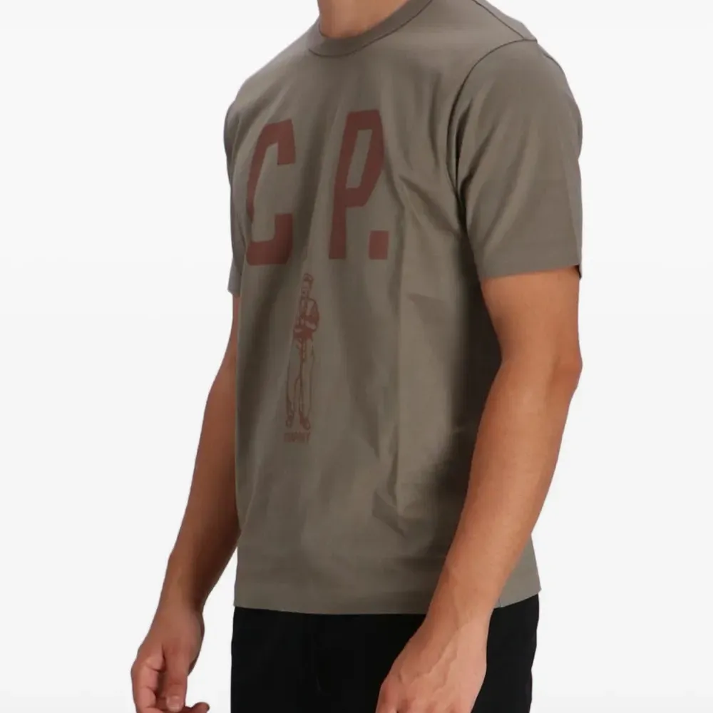 Футболка с графичным принтом