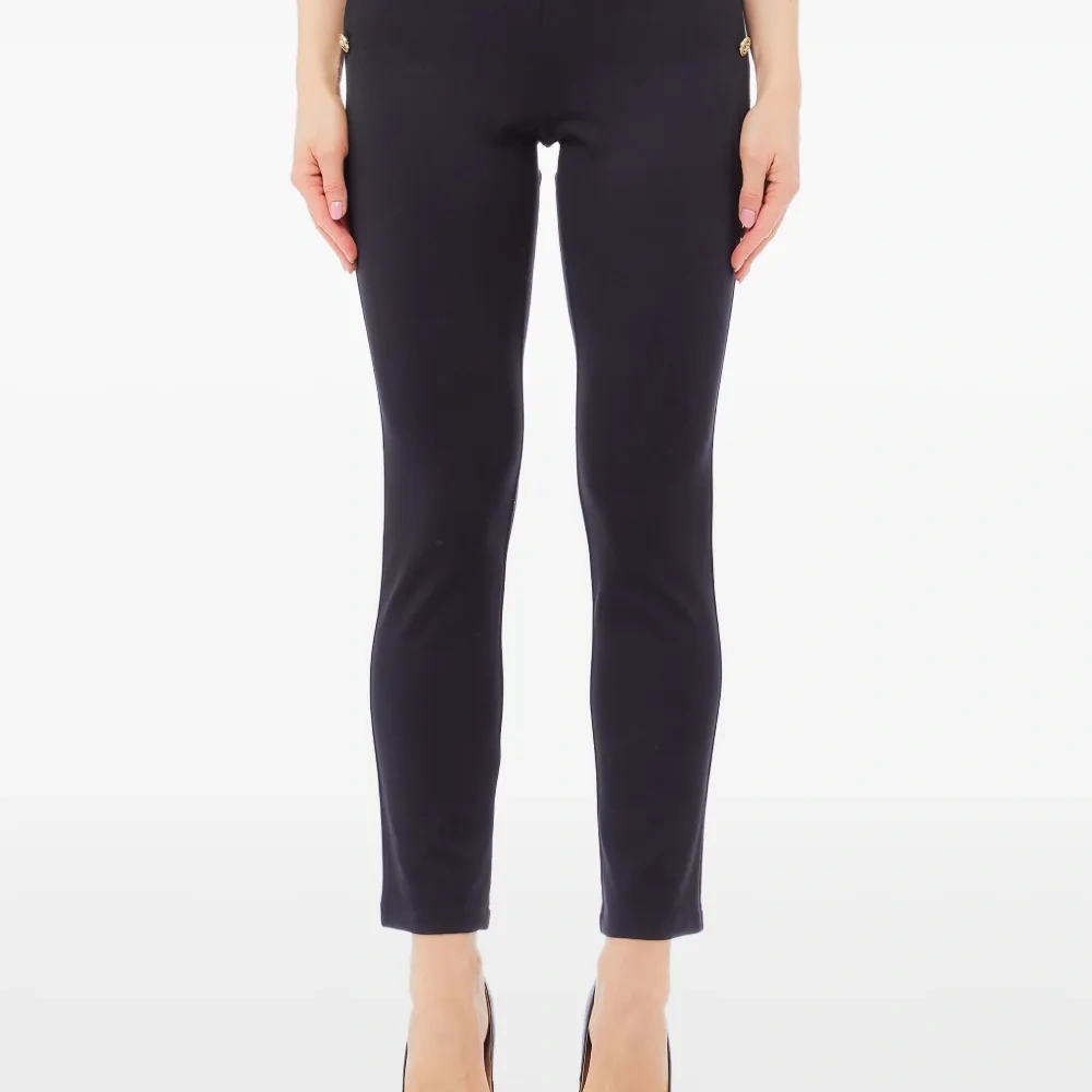 Брюки на пуговицах