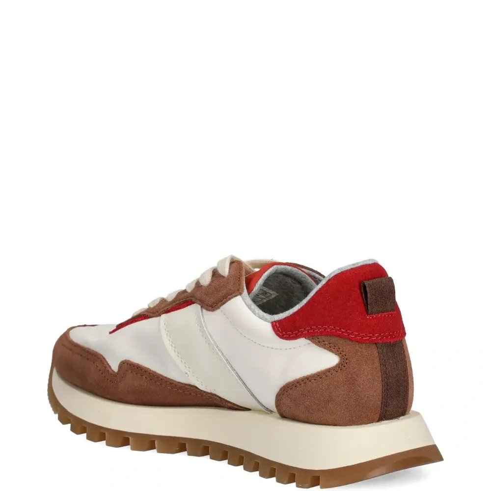 Кроссовки с панелями и шнуровкой