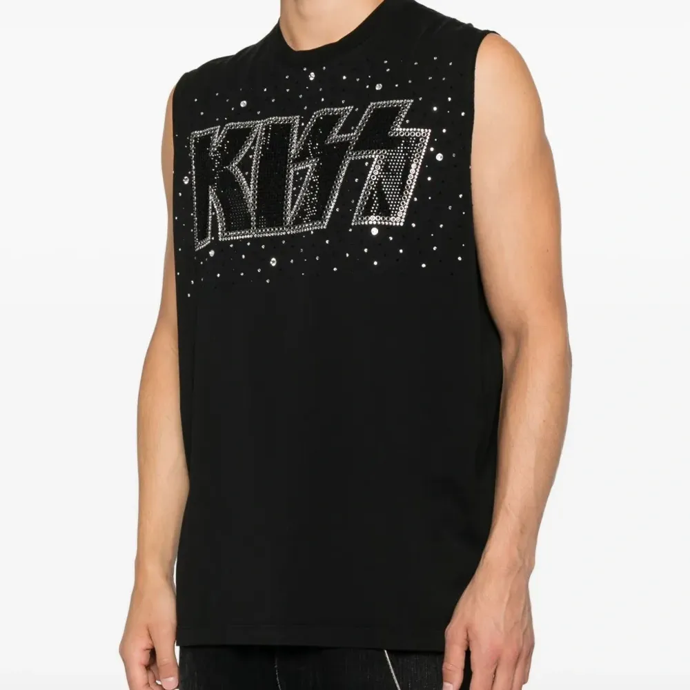 Топ с кристаллами из коллаборации с Kiss Топ с кристаллами из коллаборации с Kiss