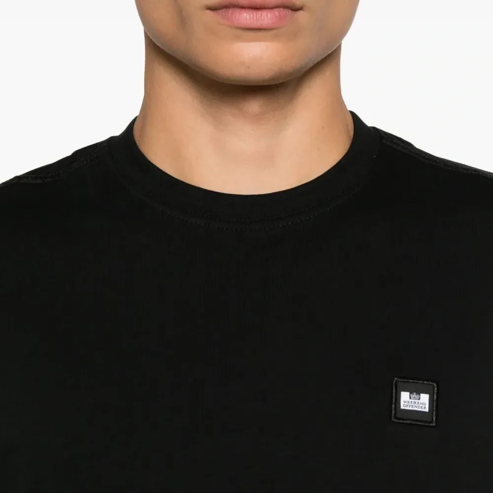 Футболка с нашивкой-логотипом