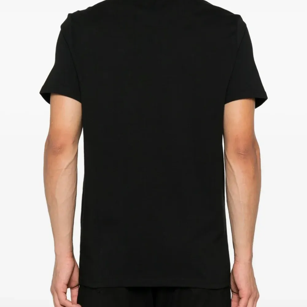 Футболка с нашивкой-логотипом