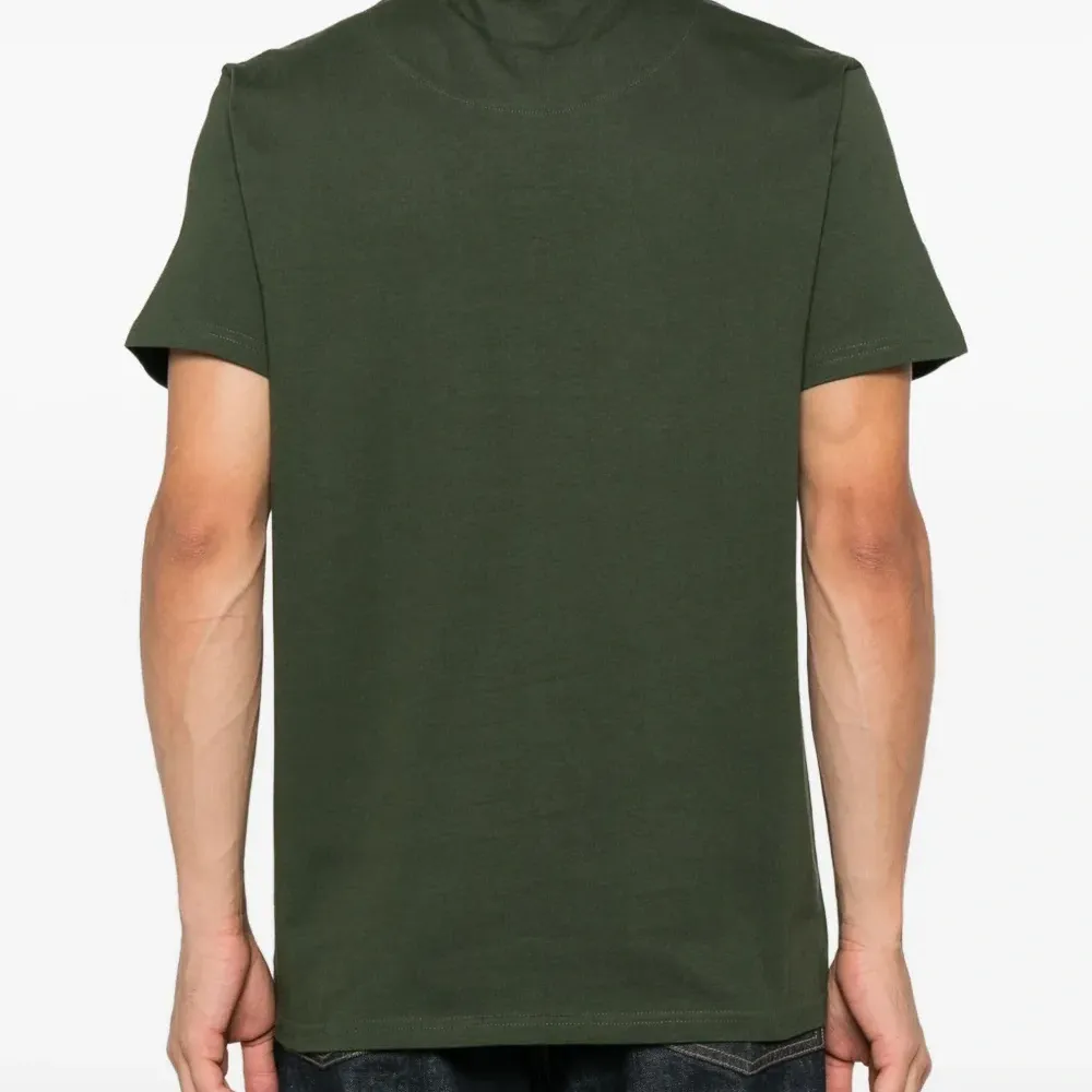 Футболка с нашивкой-логотипом