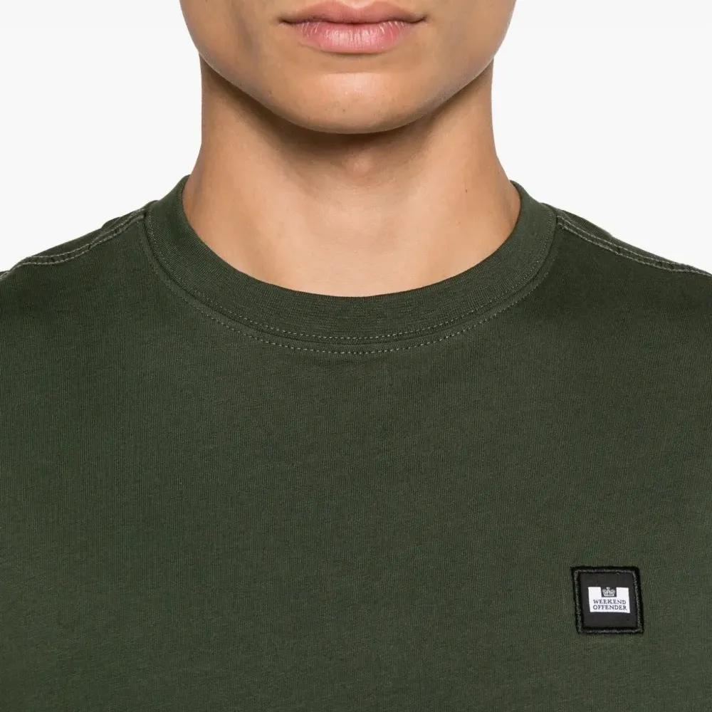 Футболка с нашивкой-логотипом