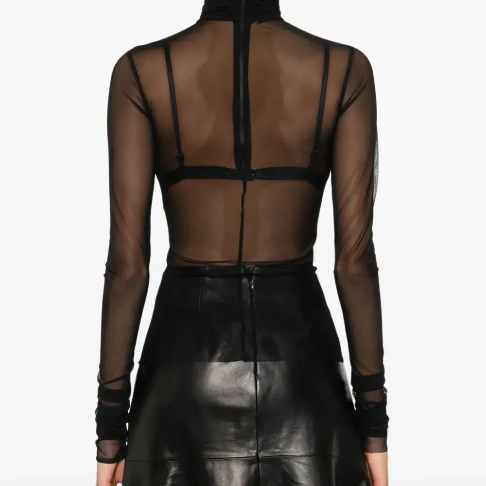 Топ Sovino с высоким воротником из тюля