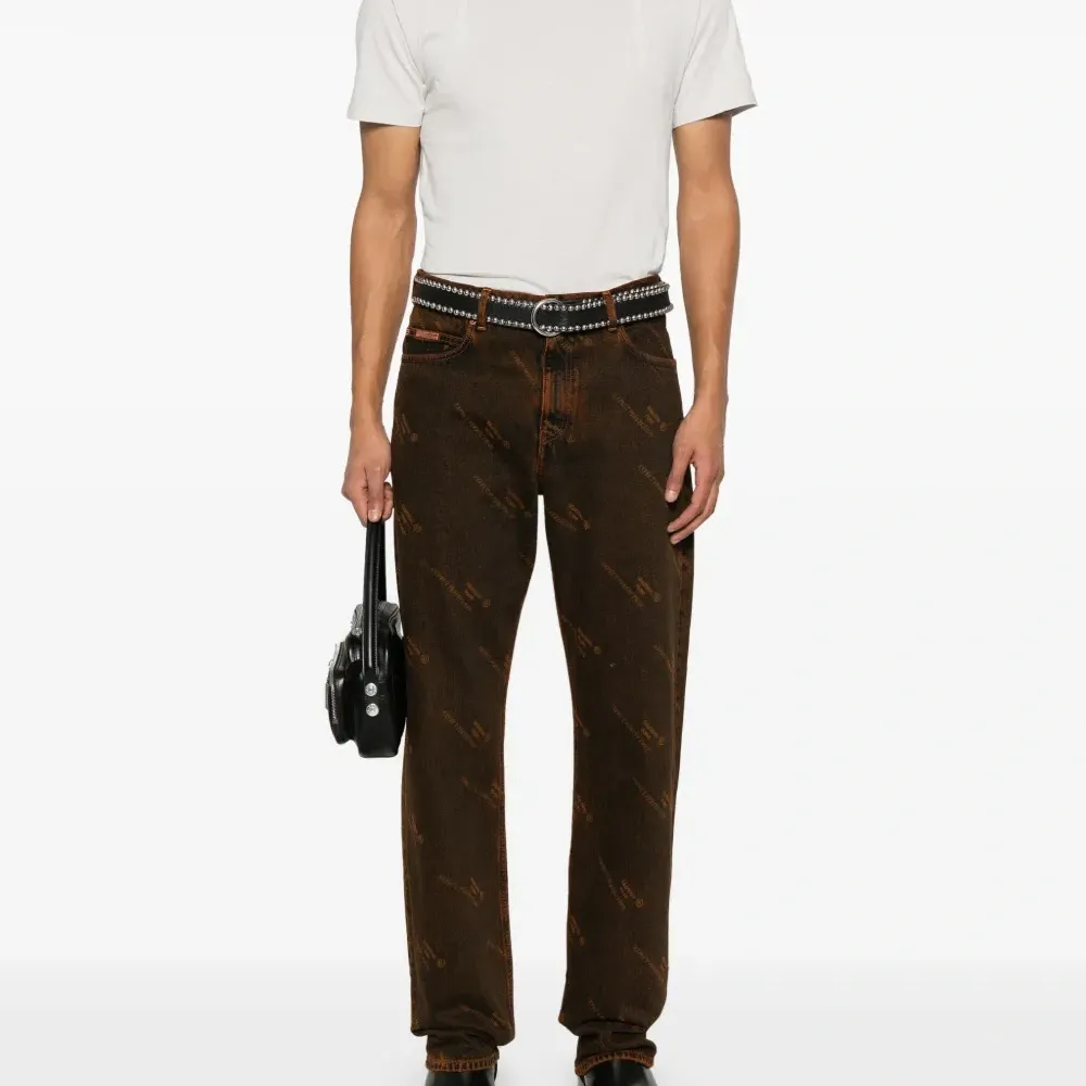 Футболка с вышитым логотипом