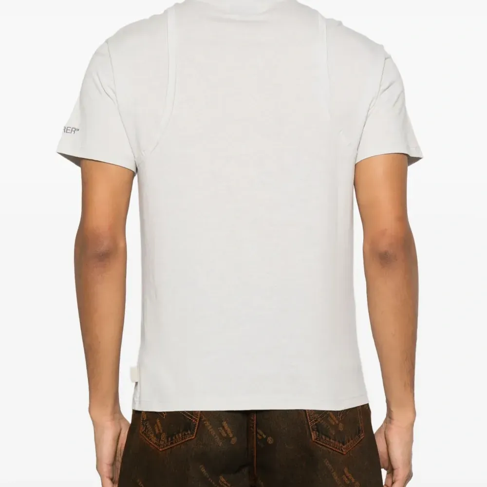 Футболка с вышитым логотипом