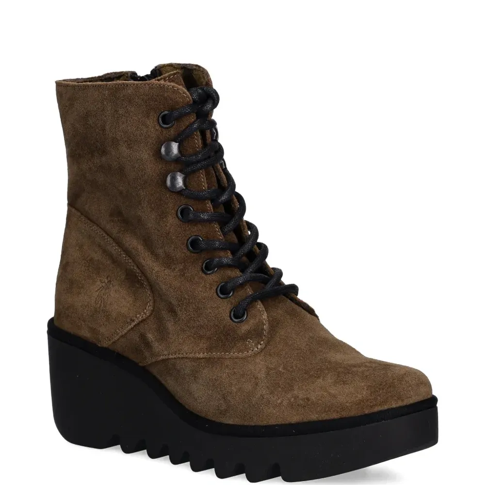 Ботильоны на танкетке с шнуровкой