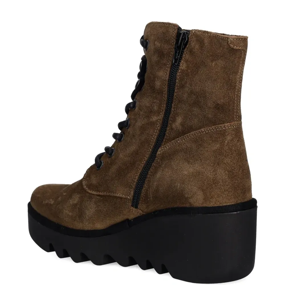 Ботильоны на танкетке с шнуровкой