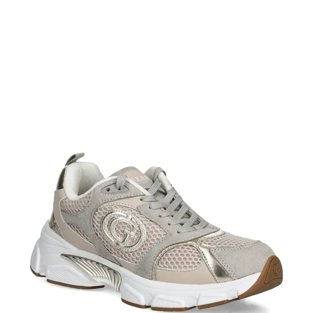 Кроссовки с логотипом