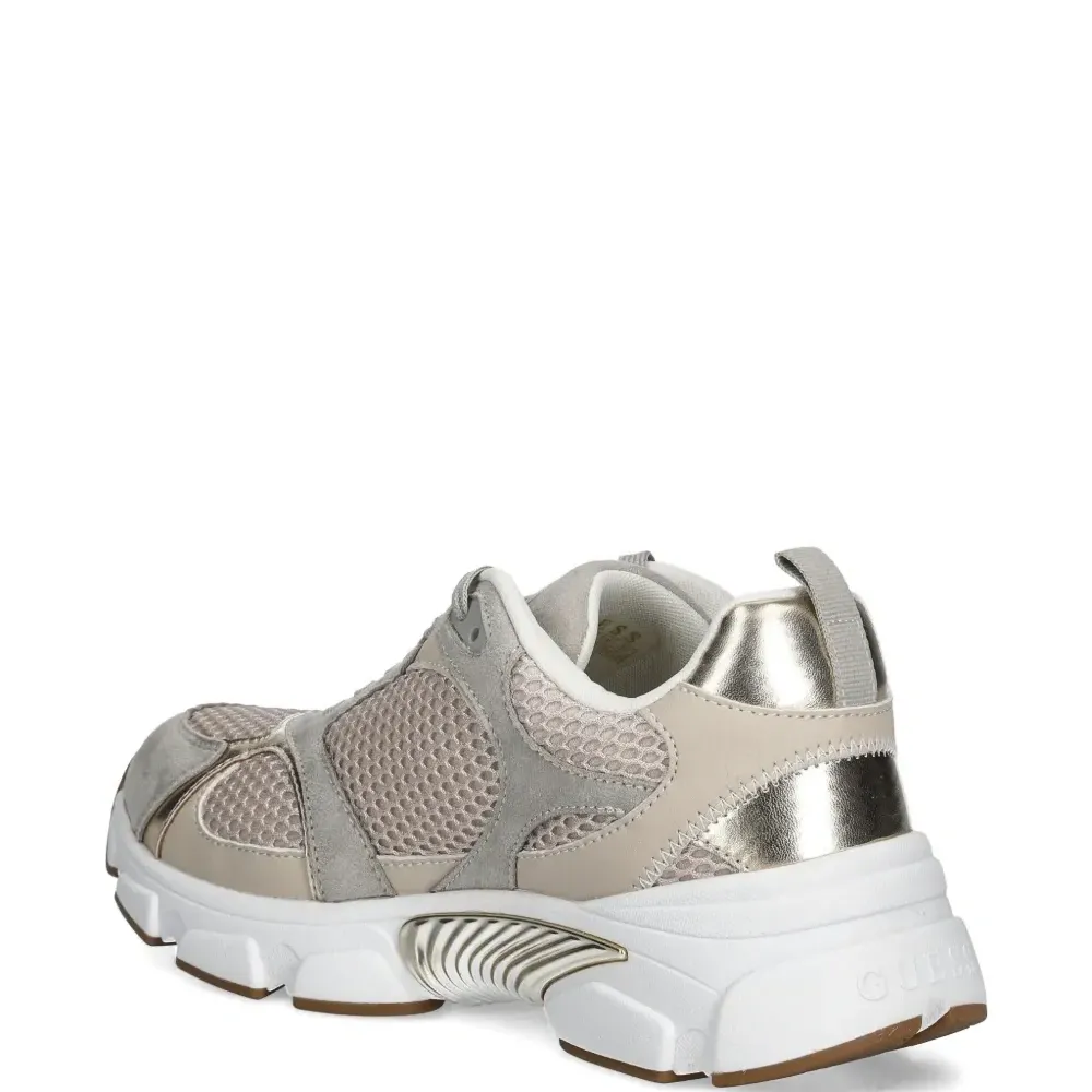 Кроссовки с логотипом