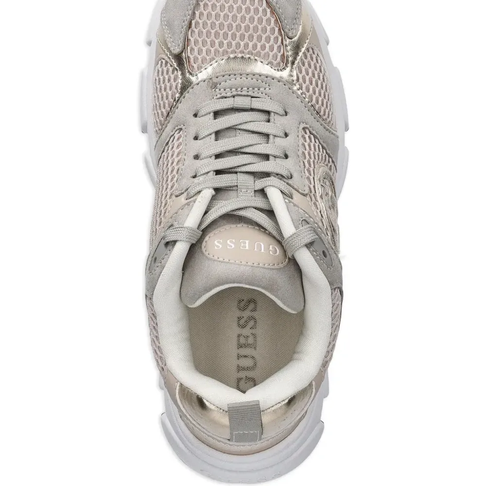 Кроссовки с логотипом