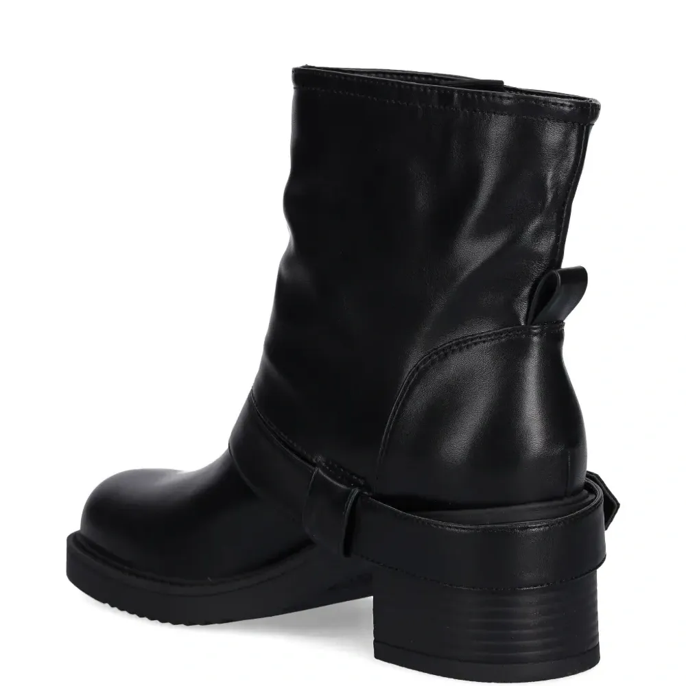 Ботинки с пряжками