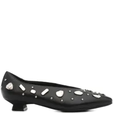 Декорированные туфли