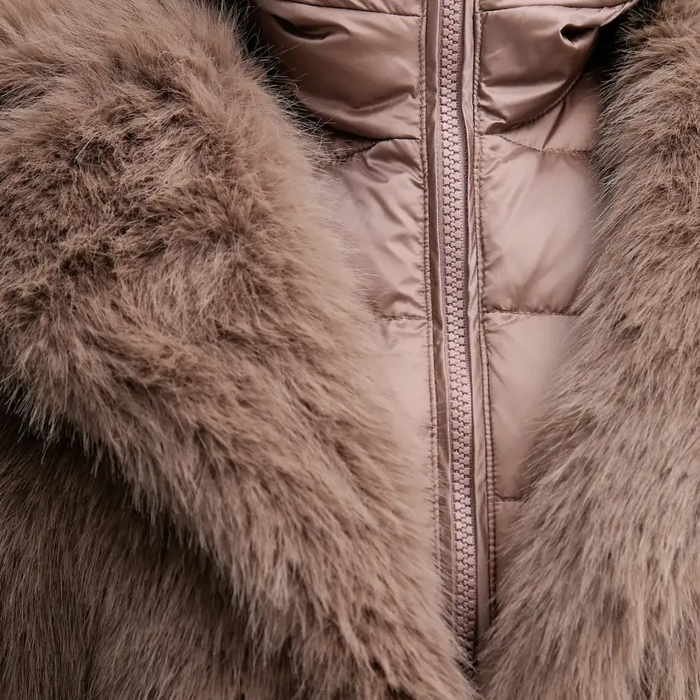 Куртка Paris с капюшоном из искусственного меха