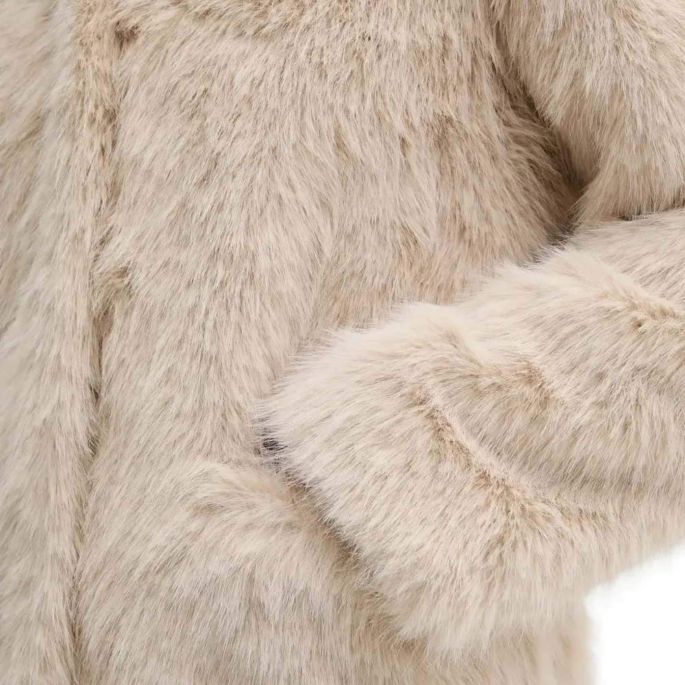 Пальто с воротником и застежкой на пуговицы