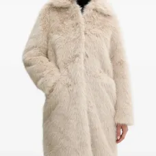 Пальто с воротником и застежкой на пуговицы Пальто с воротником и застежкой на пуговицы