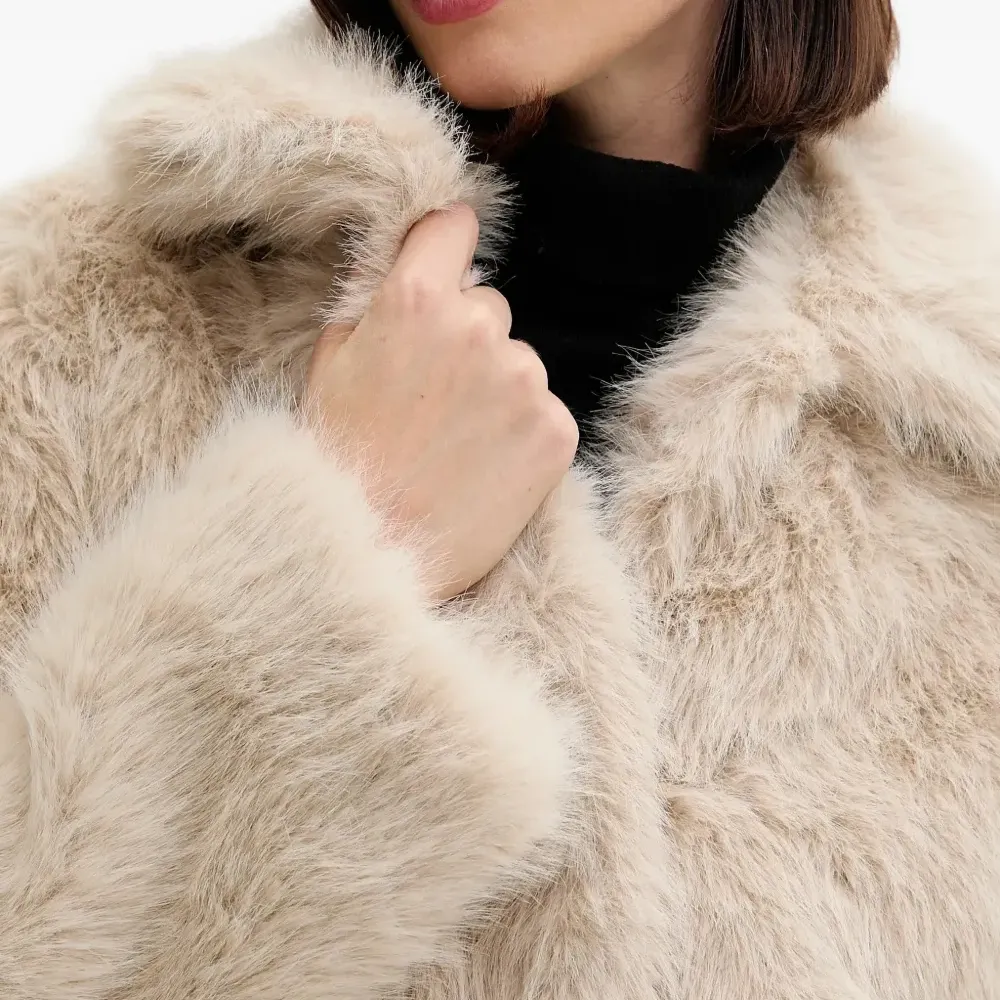 Пальто с воротником и застежкой на пуговицы