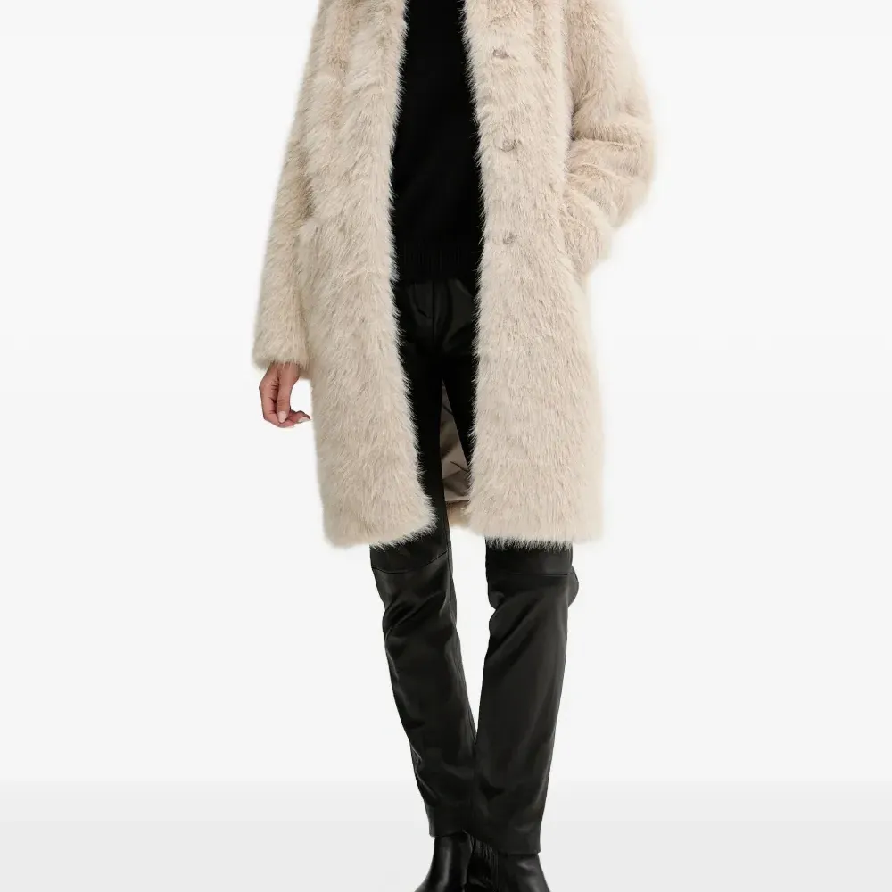 Пальто с воротником и застежкой на пуговицы