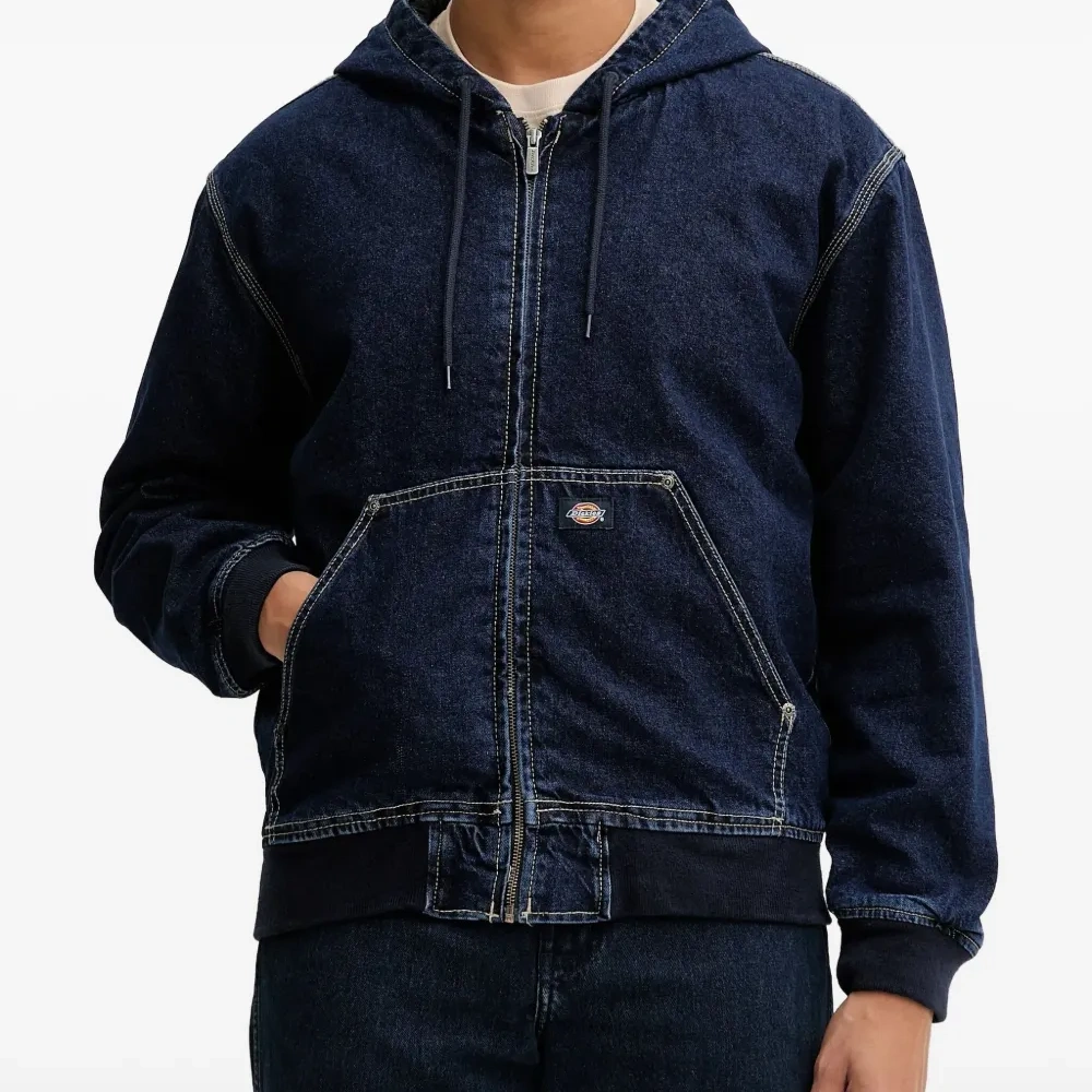 Джинсовая куртка с капюшоном