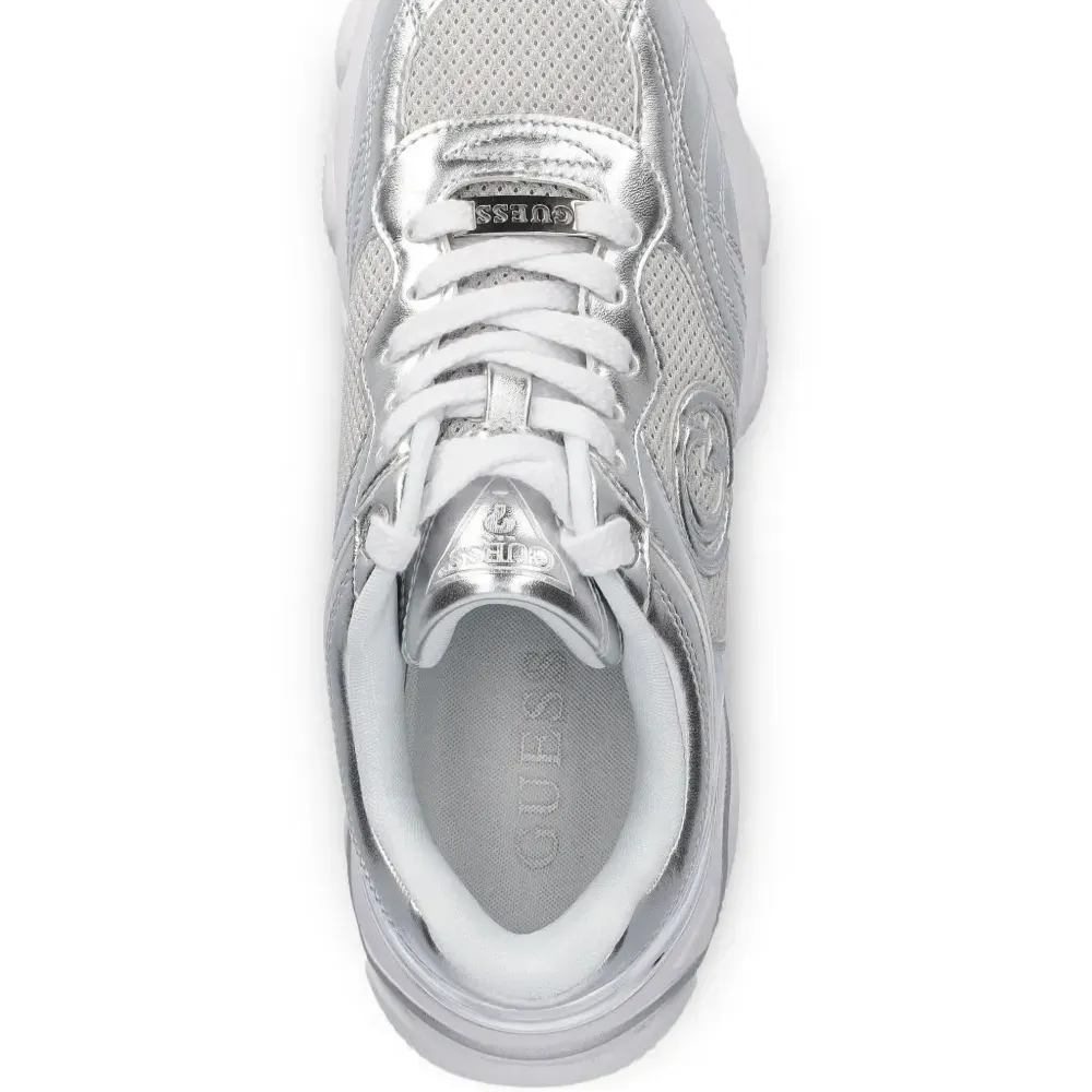 Кеды с перфорированным логотипом Кеды с перфорированным логотипом